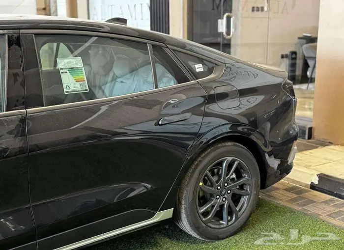 فورد تورس ترند 2026 - اسود وتيتانيوم وابيض 12