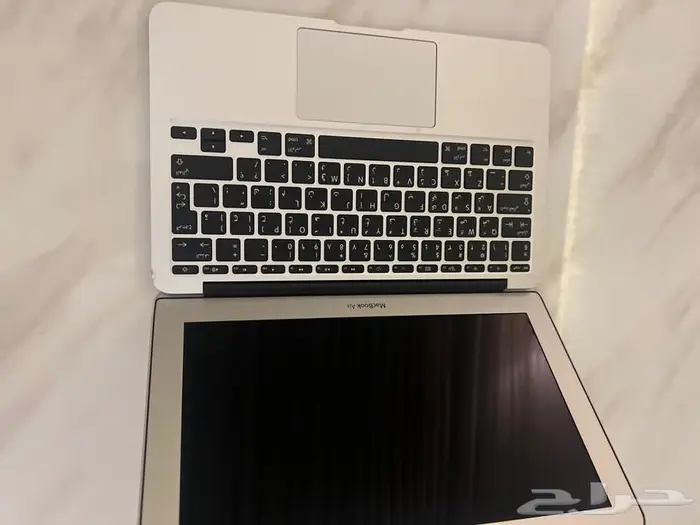 جهاز ماك بوك وجهاز 1