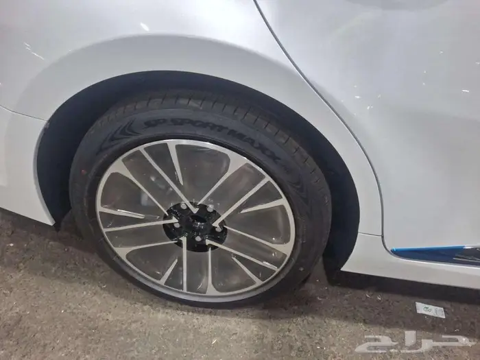 تويوتا كامري LE هايبرد موديل 2025 3