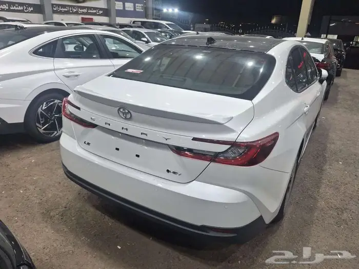 تويوتا كامري LE هايبرد موديل 2025 1