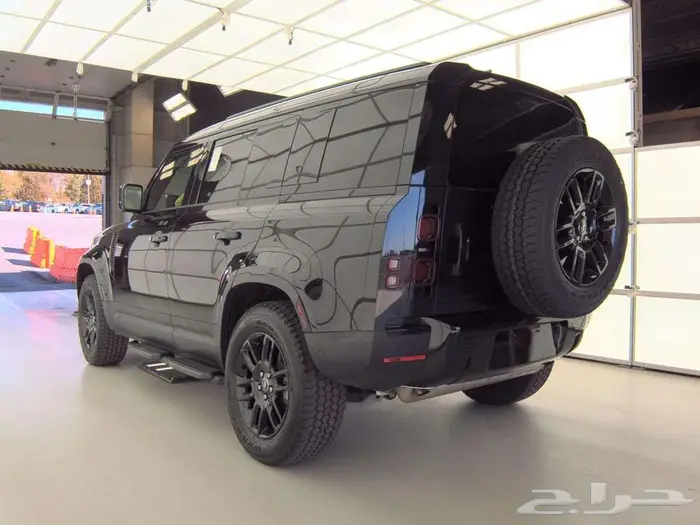 2025 Land Rover Defender 110 S عداد 3 الاف فقط 5