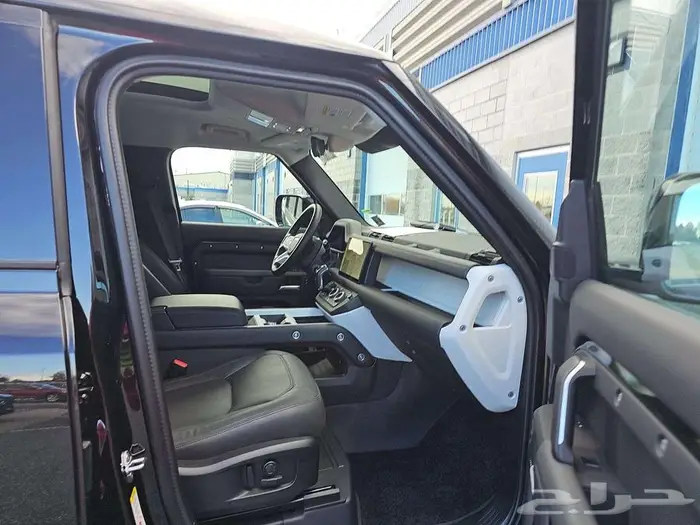 2025 Land Rover Defender 110 S عداد 3 الاف فقط 11