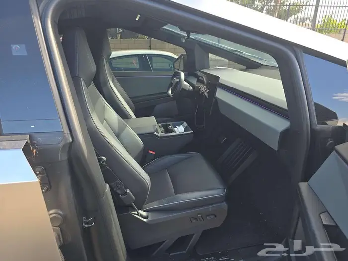 2024Tesla Cybertruck Crew Cab Medium Bed 11
