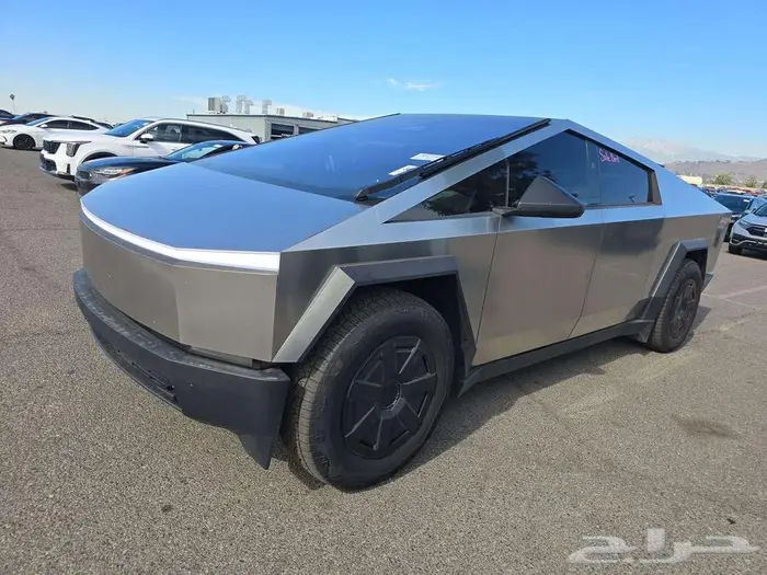 2024Tesla Cybertruck Crew Cab Medium Bed 0