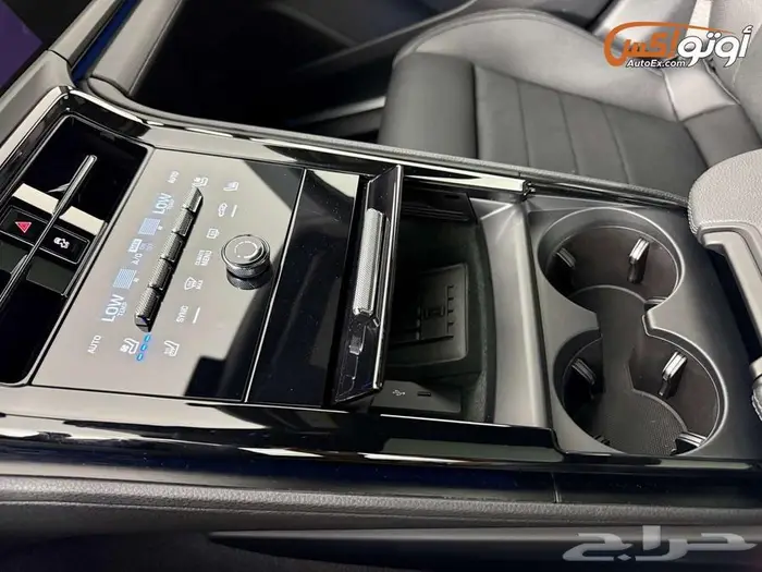 2025 بورشه باناميرا 4 17