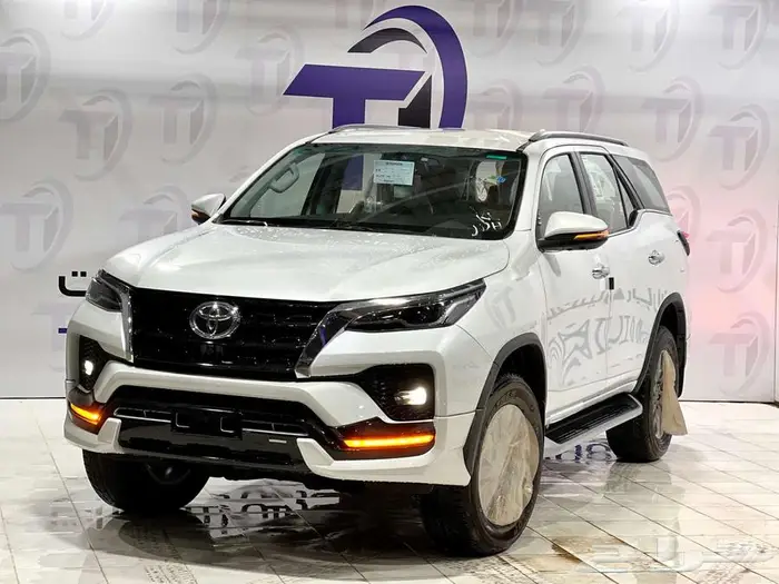 تويوتا فورتشنر VX3 بنزين 2025 2