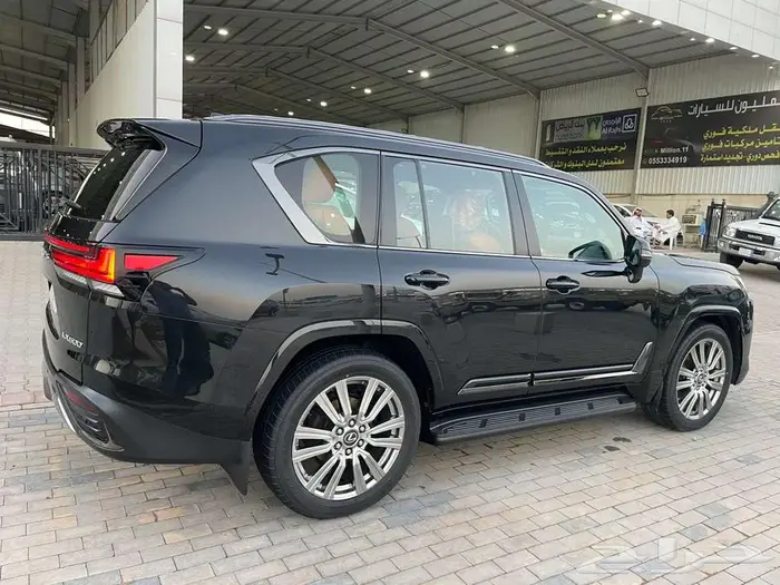 لكزس LX-600 VIP سعودي 2023 بلاك ادشن 6