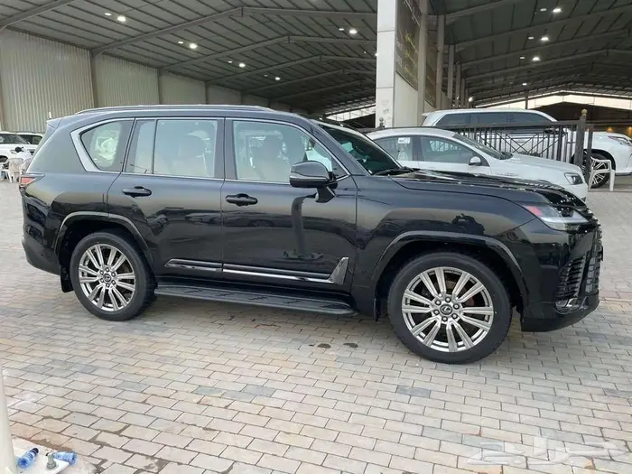 لكزس LX-600 VIP سعودي 2023 بلاك ادشن 16