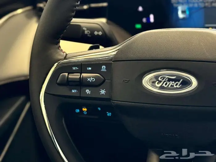 فورد تورس ترند 2026 - اسود وتيتانيوم وابيض 16