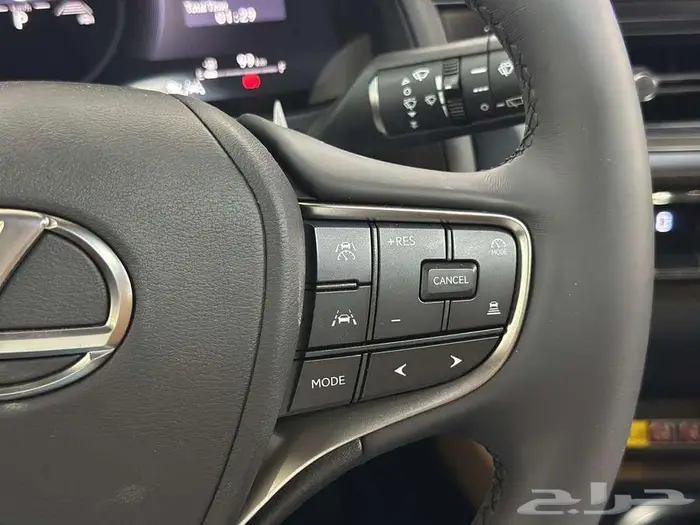 لكزس UX300 هايبرد 2024 9