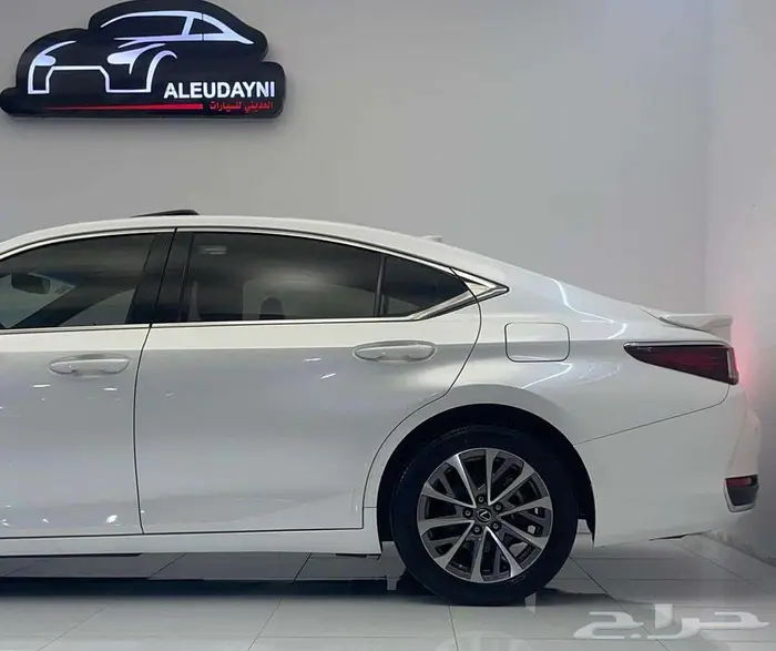 لكزس 300ES هايبرد 2023 9