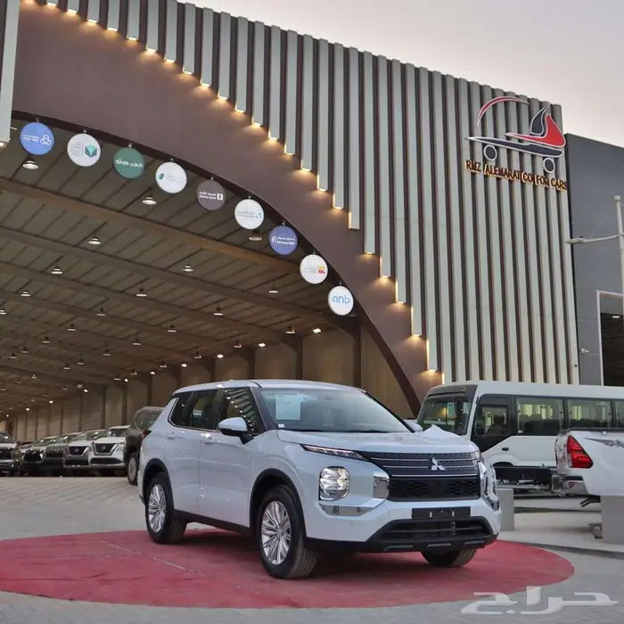 ميتسوبيشي اوتلاندر ستاندر 7 و 5 راكب بدون دبل 2025 20