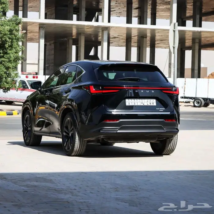 لكزس 2025 NX هايبرد 4