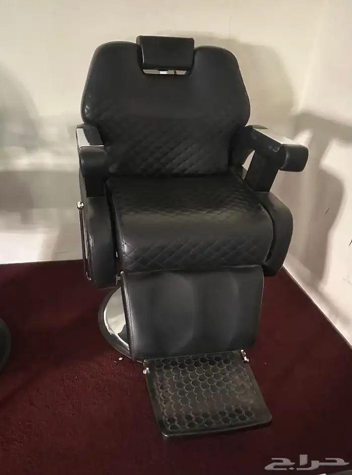 للبيع كراسي حلاق نظيفة جد ا وجديدة استخدمت حوالي 4 شهور فقط 2