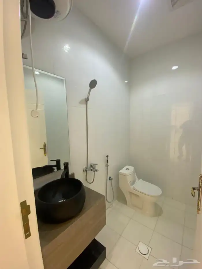 للبيع روف علوى مع ملحق مداخل مستقله من 620 الف خلف الالمانى 11