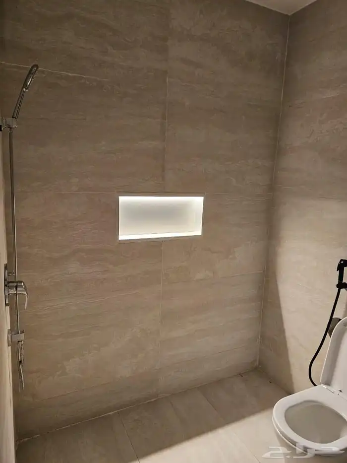 للاجار فيلا دبلوكس زاوية في حي بدر 5