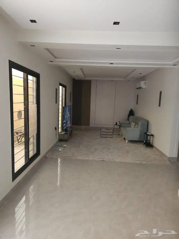 للاجار فيلا دبلوكس زاوية في حي بدر 9