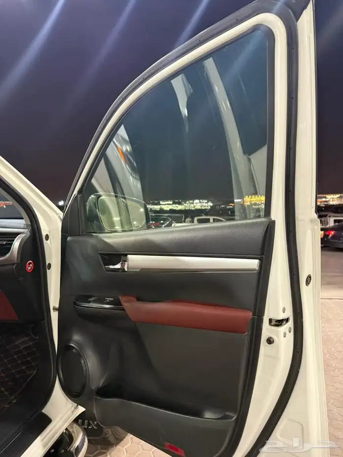 تويوتا هايلكس بنزين مخزنن 40