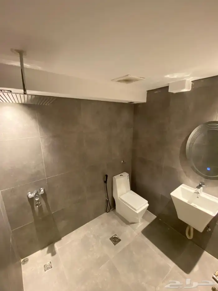 شقة مؤثثة بالكامل بديكور عصري وراقي للإيجار 5