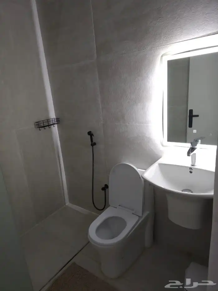 للاجار فيلا دبلوكس زاوية في حي بدر 3