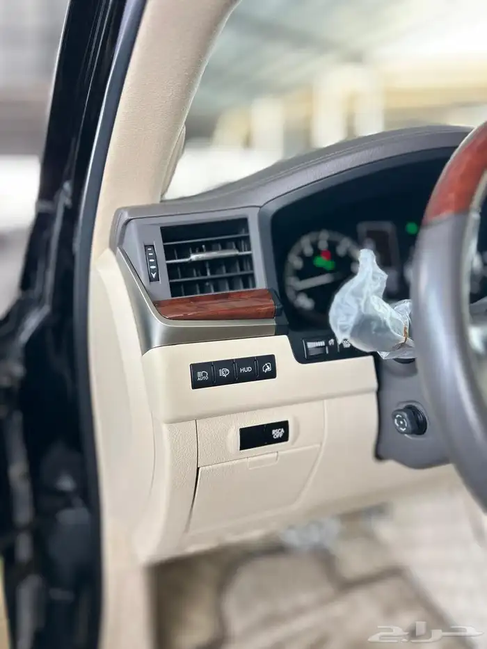 جيب لكزس2021 LX مخزن بلاك دشن عداد 35 الف كيلو 15