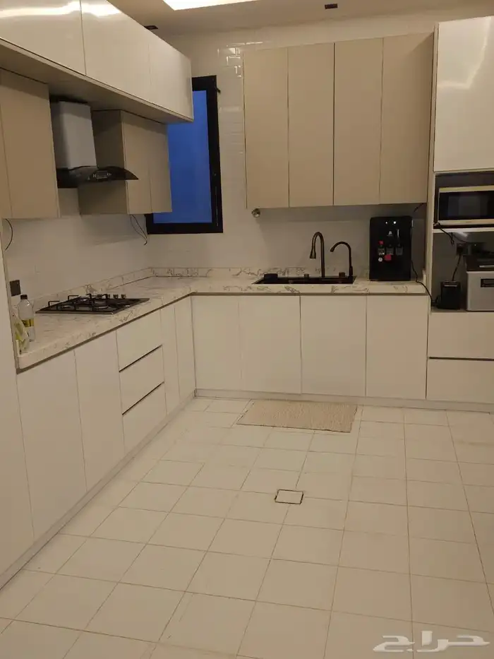 للاجار فيلا دبلوكس زاوية في حي بدر 12