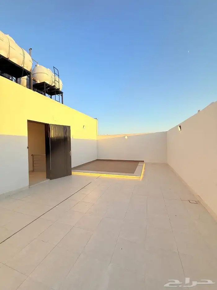 شقة للبيع دور ثاني ممتازة 22