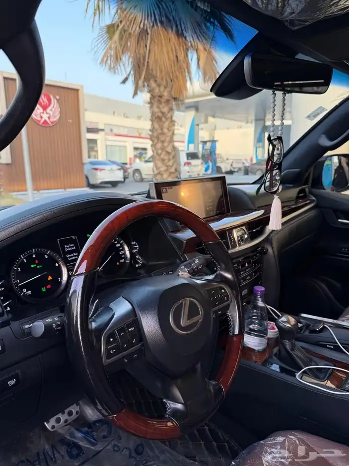 جيب لكزس بلاك ايديشن 2021 15