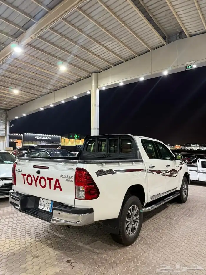 تويوتا هايلكس بنزين مخزنن 8