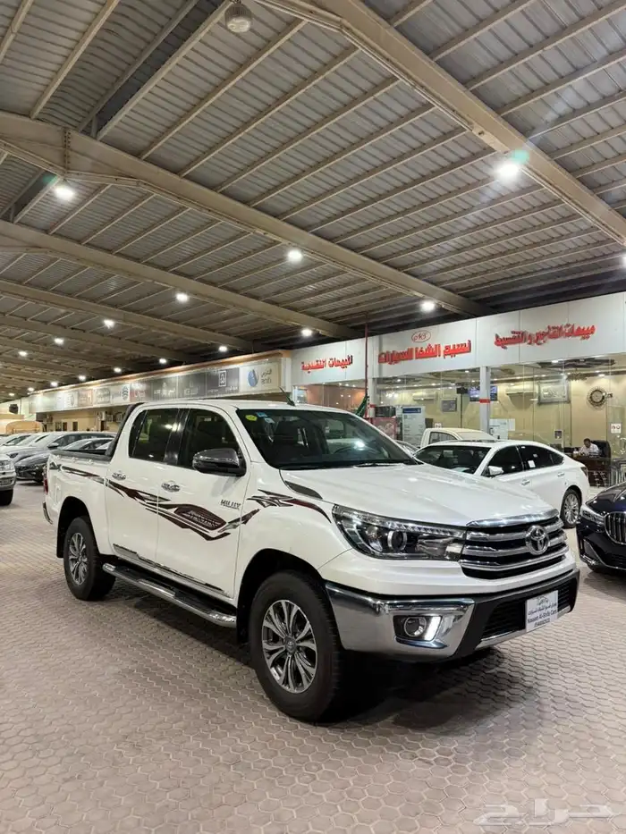 تويوتا هايلكس بنزين مخزنن 4