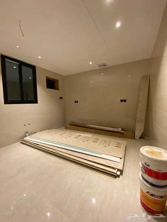 ادوار فاخرة بمساحه واسعه وسطوح مستقل بحى المطار 10