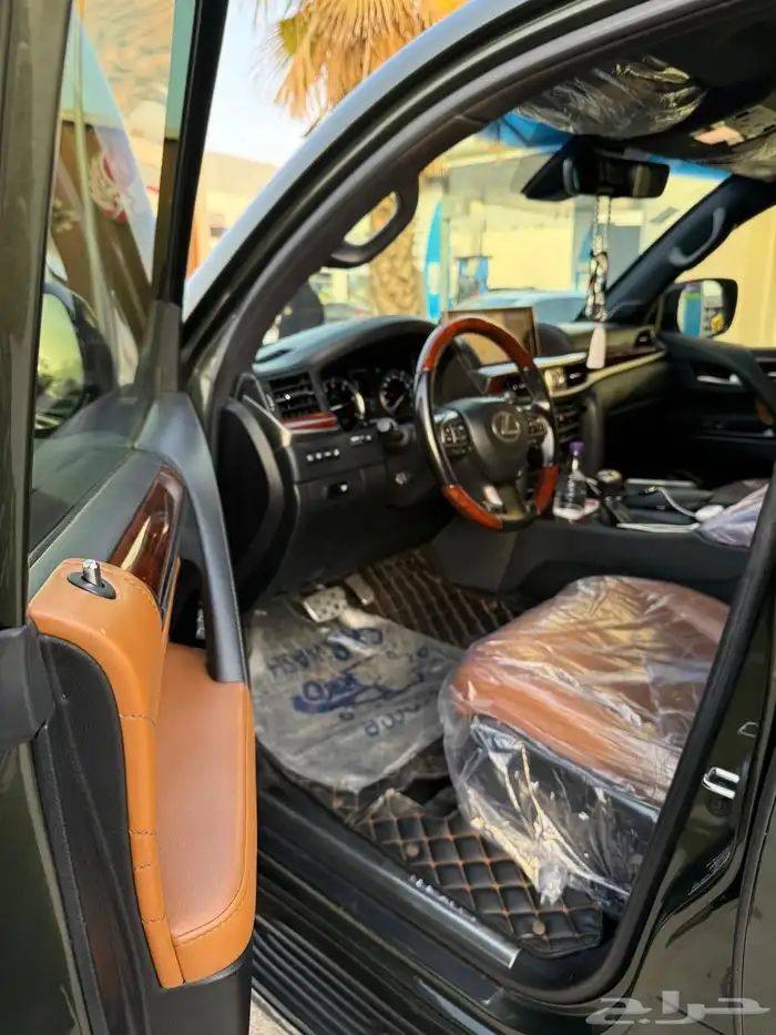 جيب لكزس بلاك ايديشن 2021 13