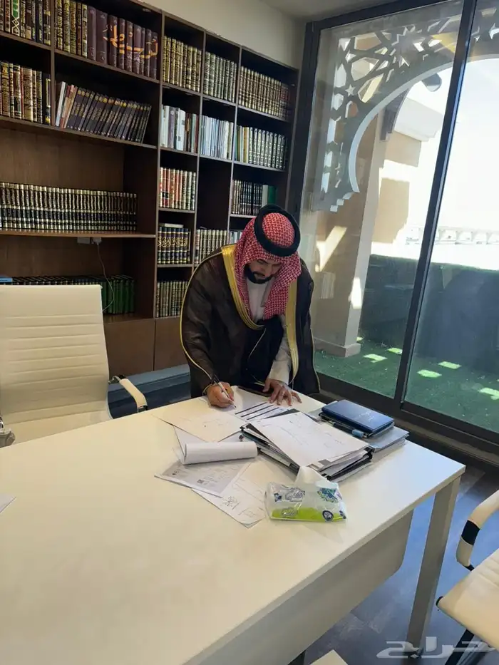 شركة محاماة للقضايا التجارية والعمالية . محامي 1