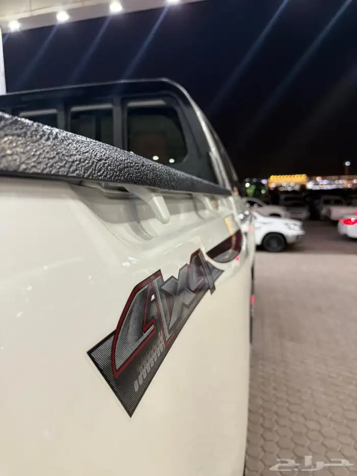 تويوتا هايلكس بنزين مخزنن 10