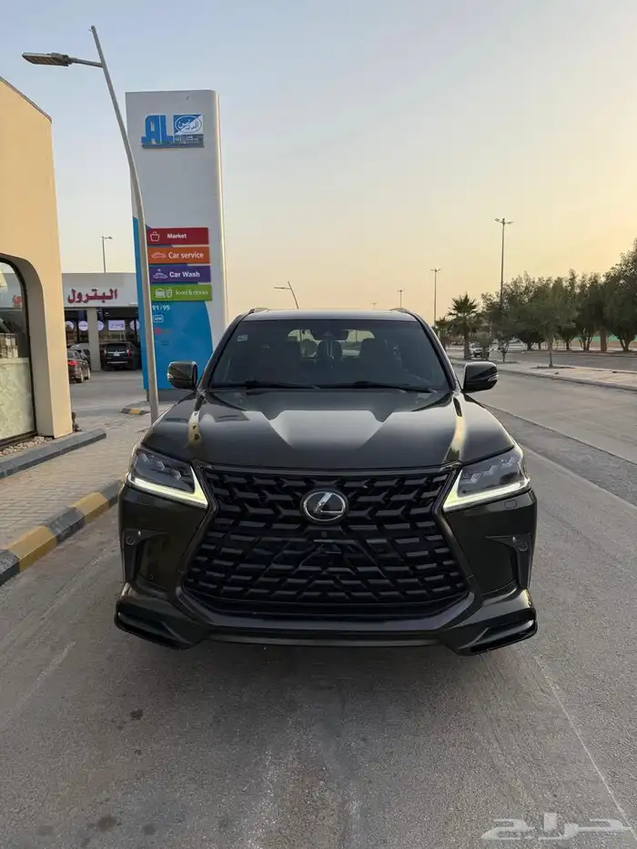 جيب لكزس بلاك ايديشن 2021 17