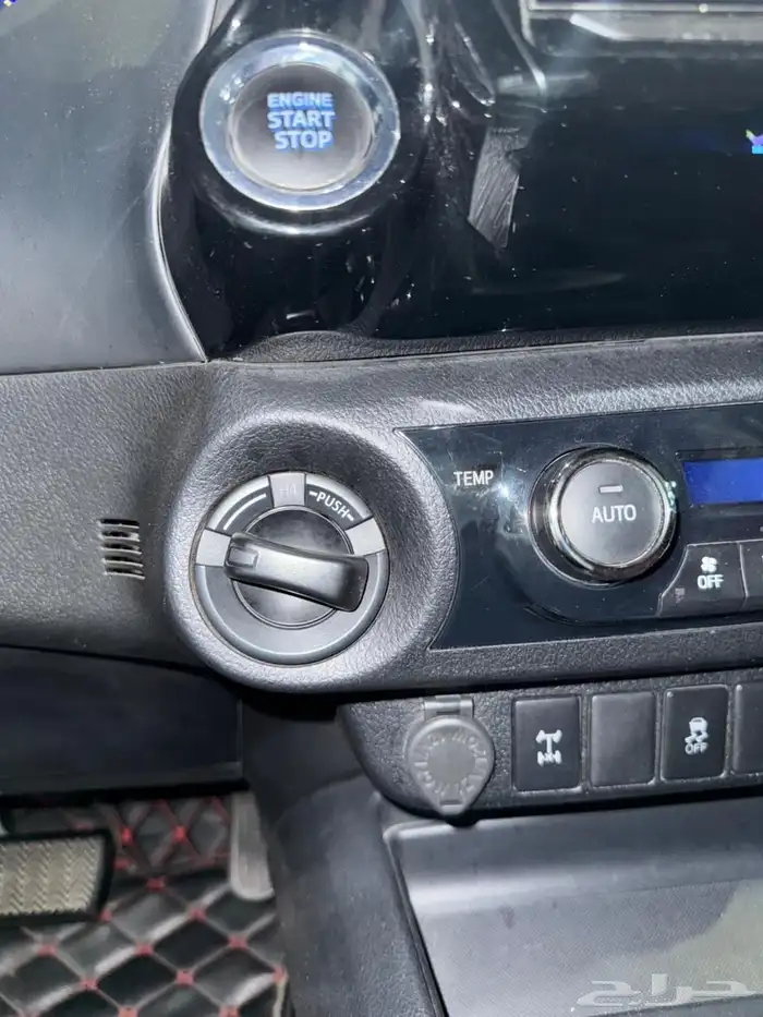 تويوتا هايلكس بنزين مخزنن 24