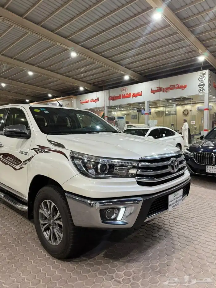 تويوتا هايلكس بنزين مخزنن 2