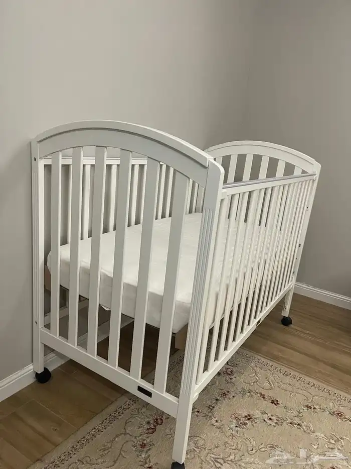 سرير اطفال شبه جديد 0