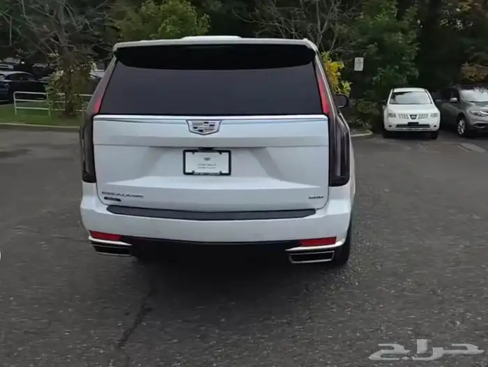 2022 Cadillac Escalade ESV Premium Luxury 2