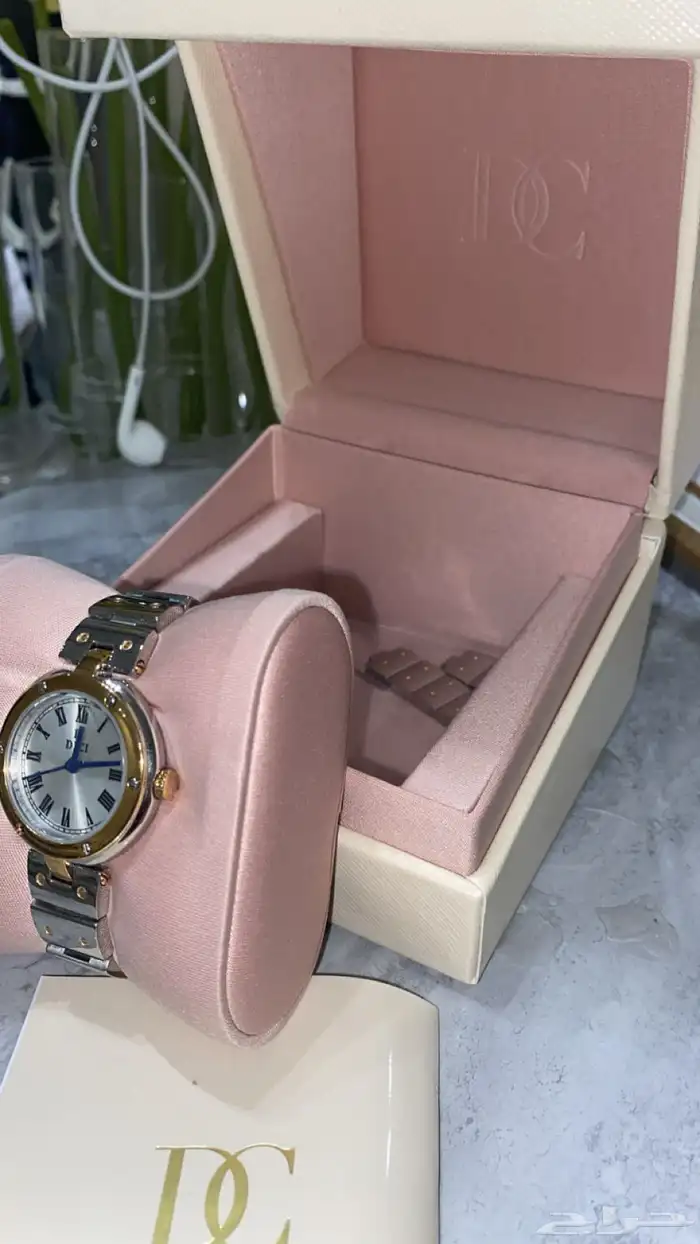 فايندرا حلق فضه ساعه ديور درجه اولى وشنطه كروسبوديDKNY 5