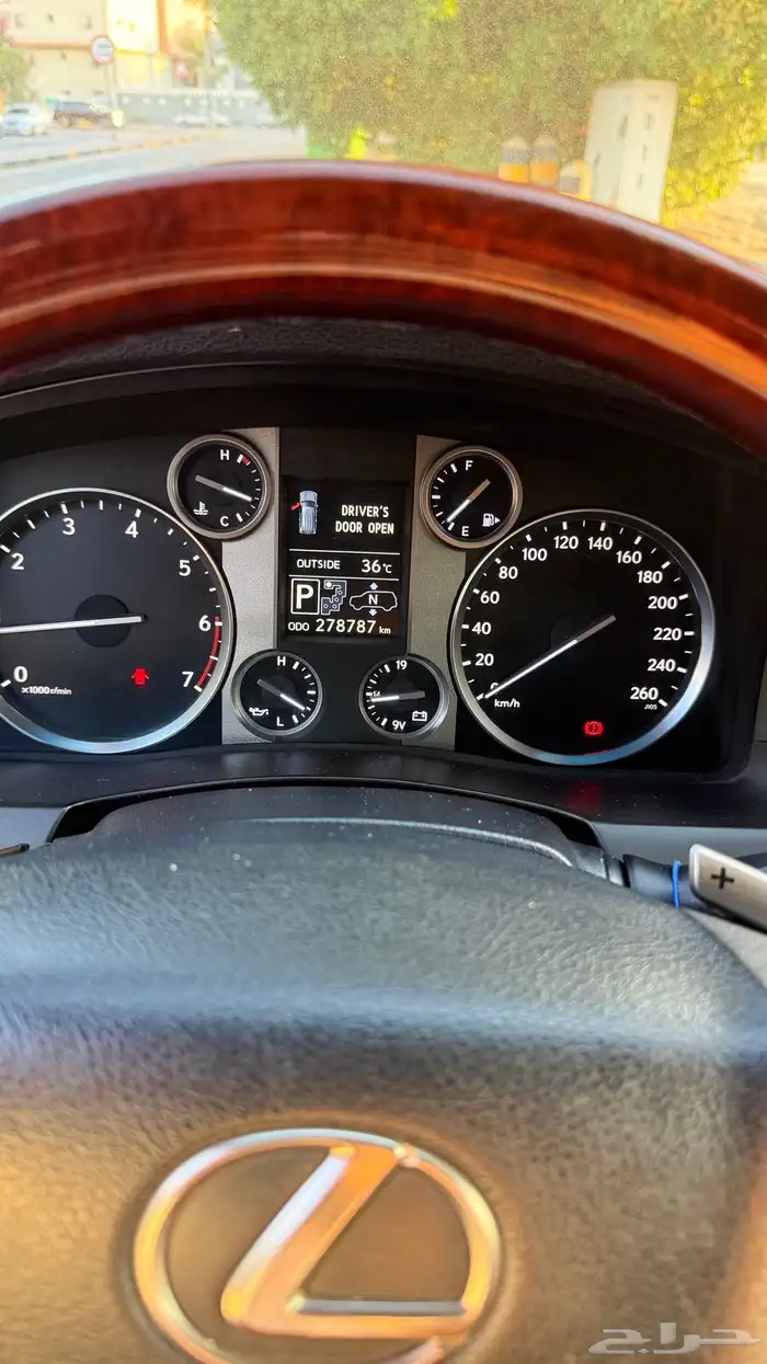 للبيع جيب لكزس LX570 2014 فل كامل 16