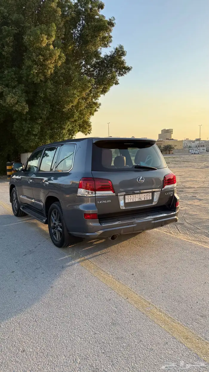 للبيع جيب لكزس LX570 2014 فل كامل 12