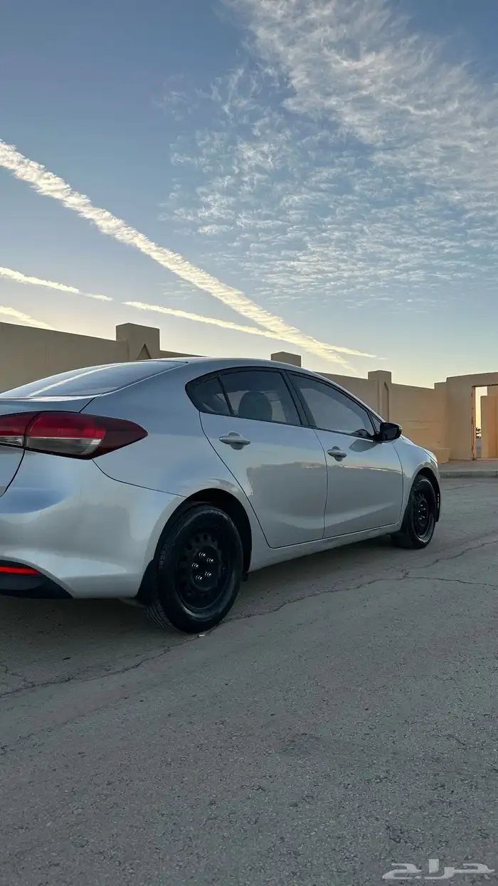 سيراتو 2017 ستاندر ممشي قليل نظيفه جدآ 3