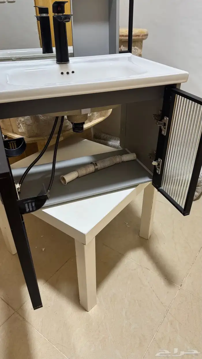 للبيع مغسلة جدارية 2