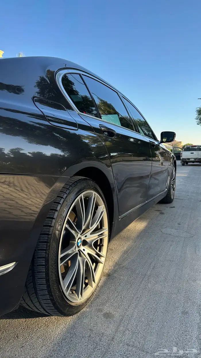 للبيع بي ام 730 Li موديل 2018 منوة المستخدم 15