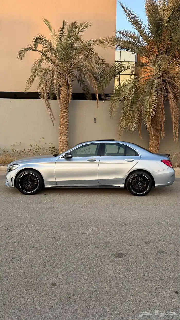 مرسيدس C300 نظيف جدا  استخدام قليل 2