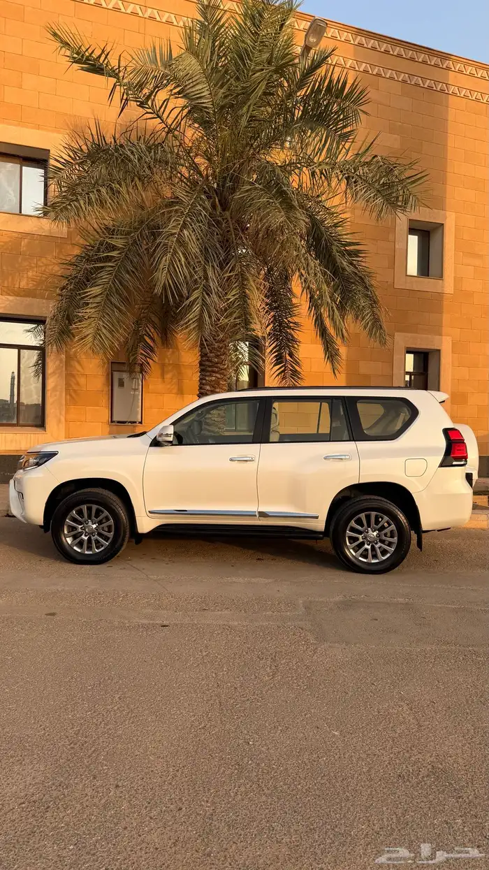 تايوتا برادو 2021 لؤلؤي GXR خليجي 6V إسبير علاق فتحة سقف 5