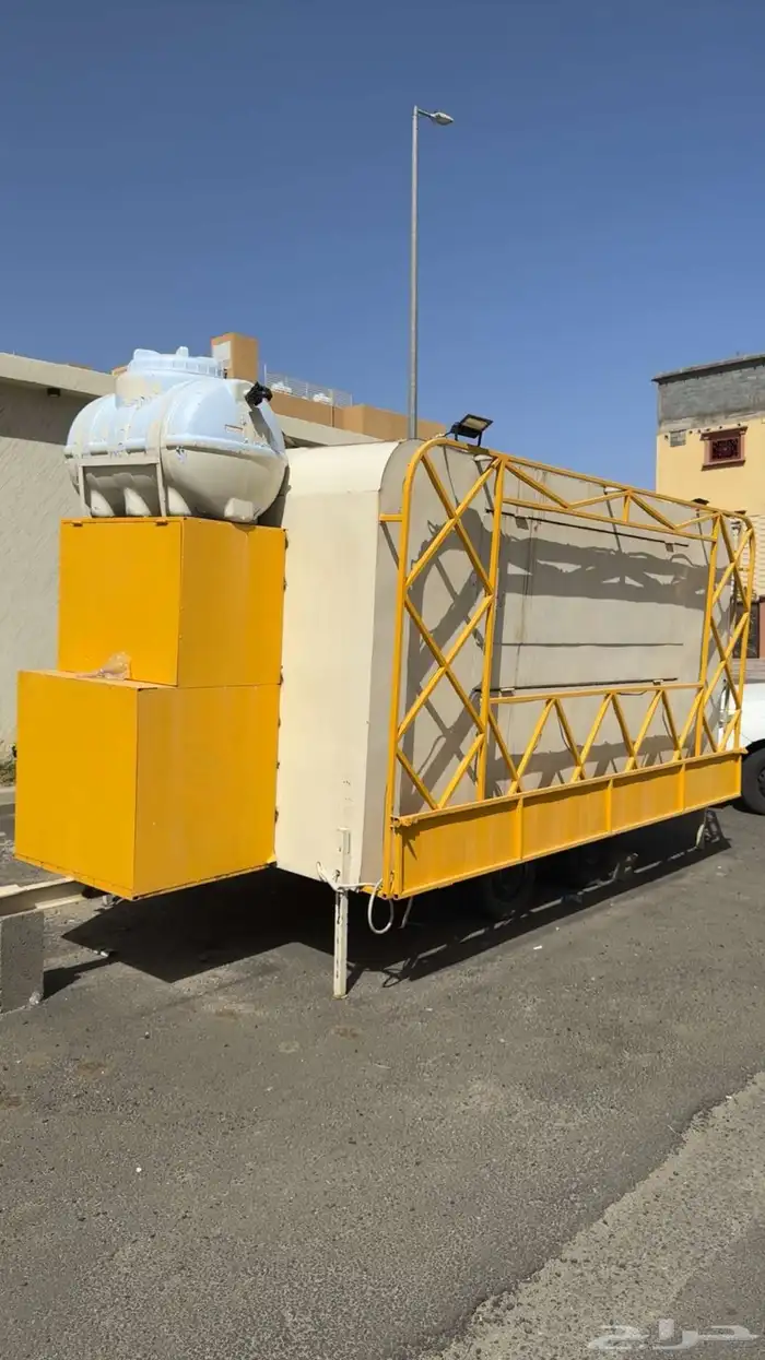 عربة متنقلة مزودة بتصمم قابل للتعديل وسهل التنقل بة 4