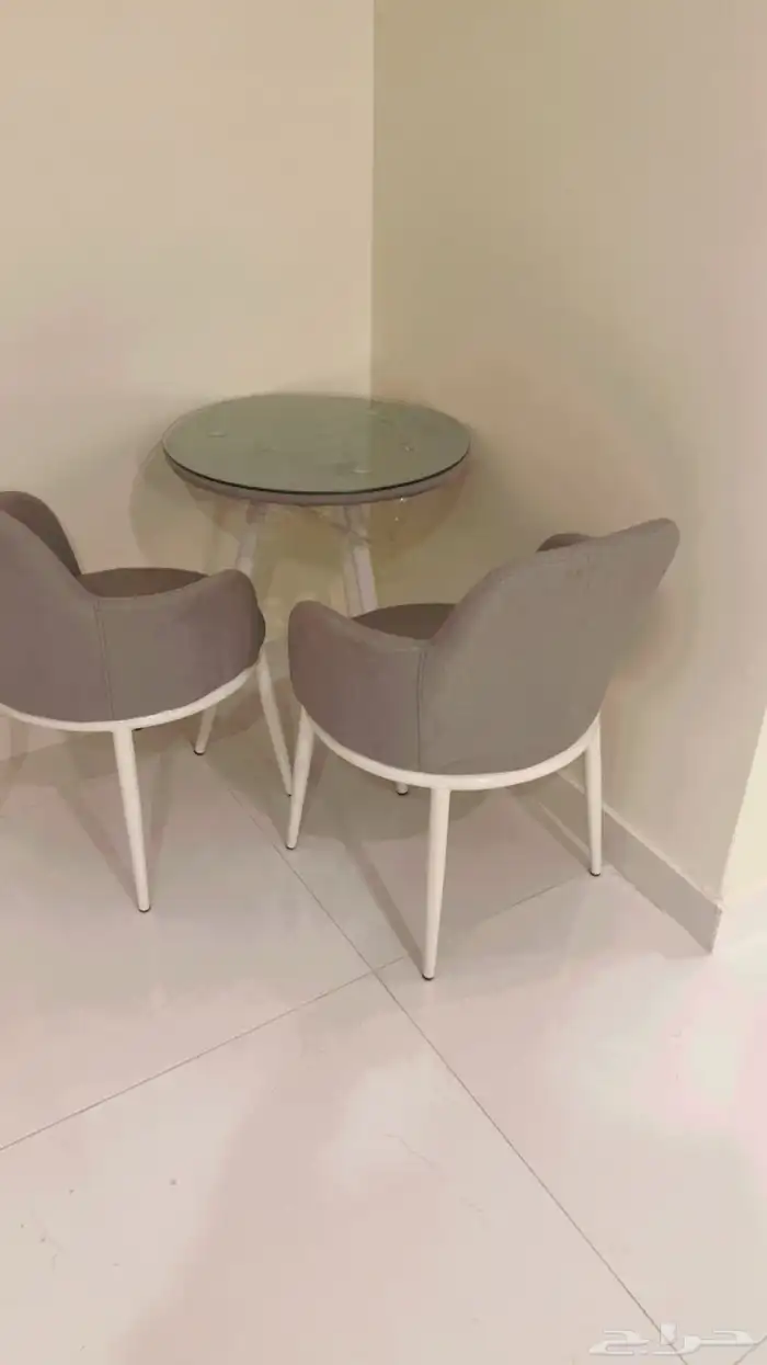 ابجوره عدد 2   طاوله وكرسيين 1