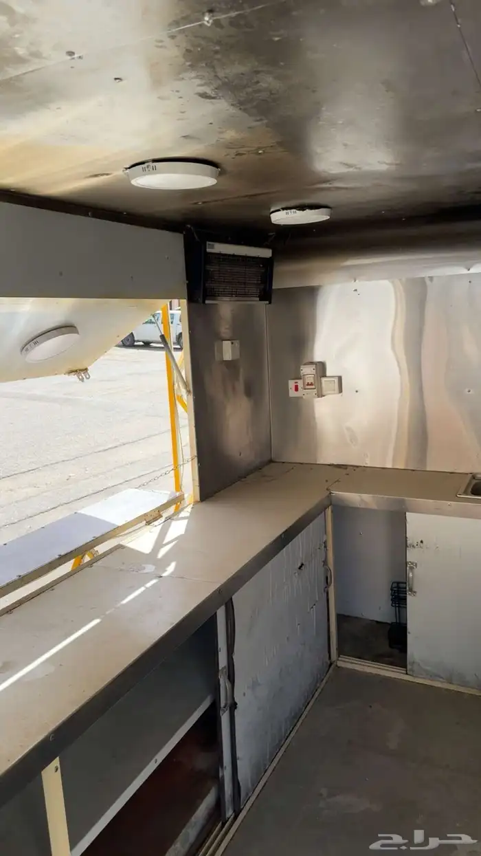 عربة متنقلة مزودة بتصمم قابل للتعديل وسهل التنقل بة 3